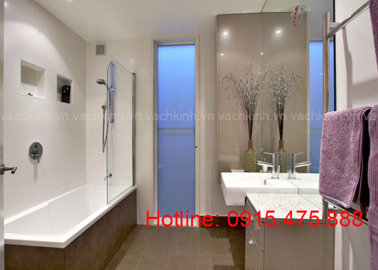 Phòng tắm kính hiện đại tại Hàng Buồm | phong tam kinh hien dai tai Hang Buom